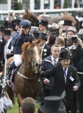 莫雅:「馬匹很快加速,表現出應有表現。」 Source: racingpost.com/ Edward Whitaker