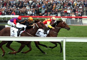 最後100米「威爾頓」應餘力反壓「步步友」是真正贏出賽事的關鍵 Source: HKJC