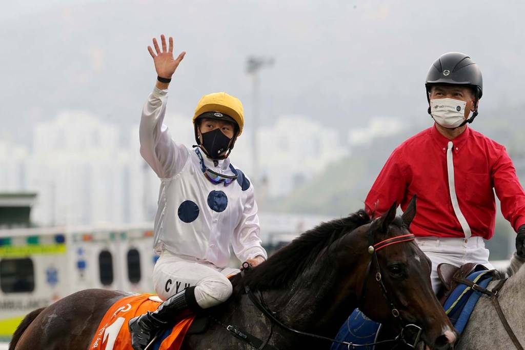 2020-21香港馬壇大事回顧。冠軍人馬獎,金鎗六十無爭議下成為馬王(更新)