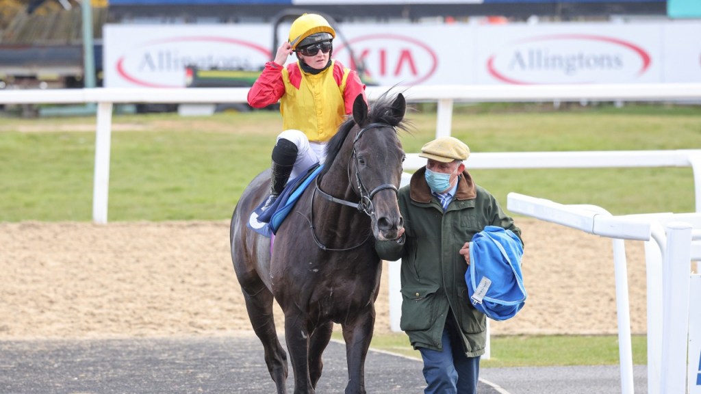 每日賽馬晚報（2021年5月2日），人權組織要求Essential Quality禁參加肯塔基打吡，飛雪仙蹤兒子贏馬後有意邁進打吡