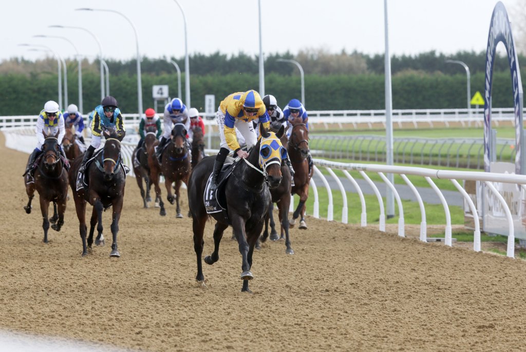 每日賽馬晚報（2021年5月19日），奧斯德鎮縮程皇席，紐西蘭舉行首個膠沙地賽日