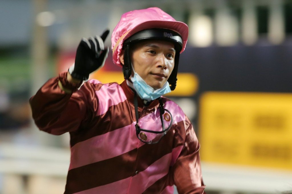 2020-21年香港馬壇大事回顧（6），騎練拼盡力為保勢力
