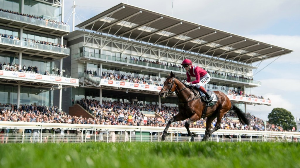 每日賽馬晚報（2022年7月15日），英皇錦標一週前異動，稱冠沙漠正式避戰，易健寧與馬主不續約無法騎萬勝飛