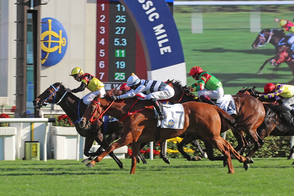 百週年紀念銀瓶，超級軍團向一級賽組成大軍中