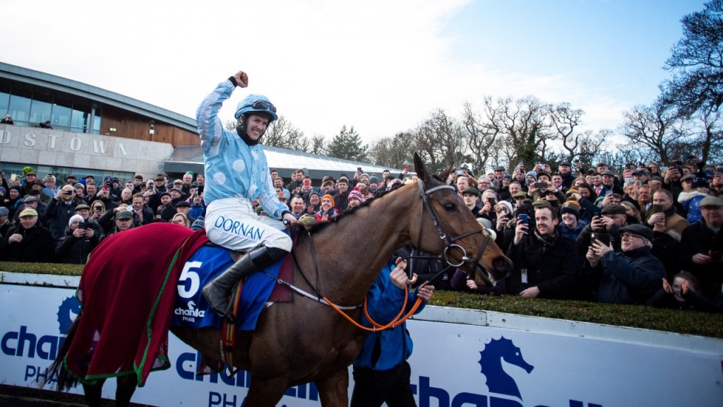 每日賽馬晚報（2022年2月7日），綠化帶家事國事雙雙出擊閃電錦標，Honeysuckle保持14連勝