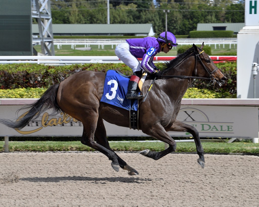 每日賽馬晚報（2022年3月4日），李慕華自己宣佈確診，決意轉靠古摩亞輕鬆大勝