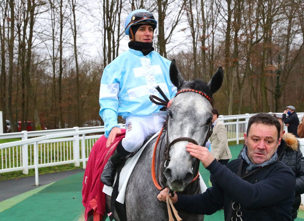 蘇銘倫返法後隨即贏馬