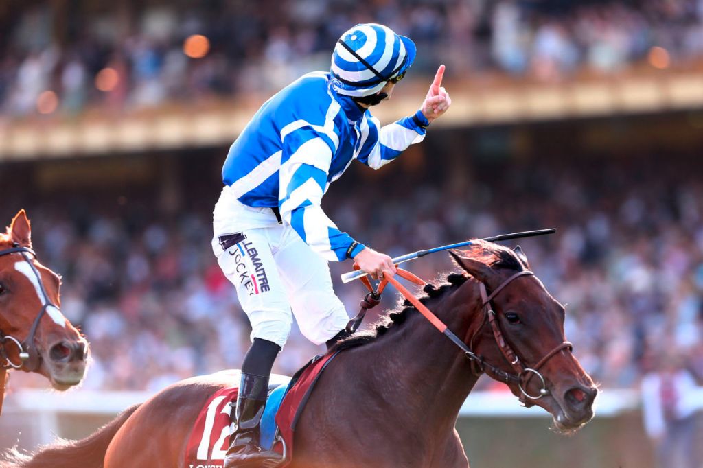 歌劇錦標，靛彩薇復活取勝