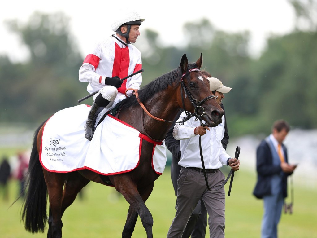 每日賽馬晚報（2024年6月17日），🇮🇪🇬🇧名戰古城泥前戰南圍練功，🇩🇪月正滿天復活贏二級賽