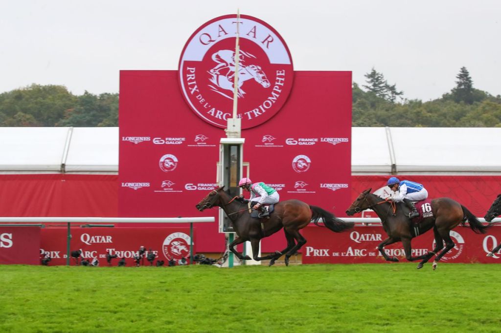 凱旋門大賽，才情麗驥前方待機突圍成功