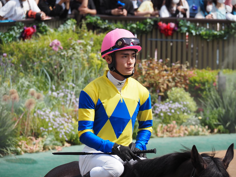 更多日本騎師陷入使用手機風波，永野猛藏交還牌照