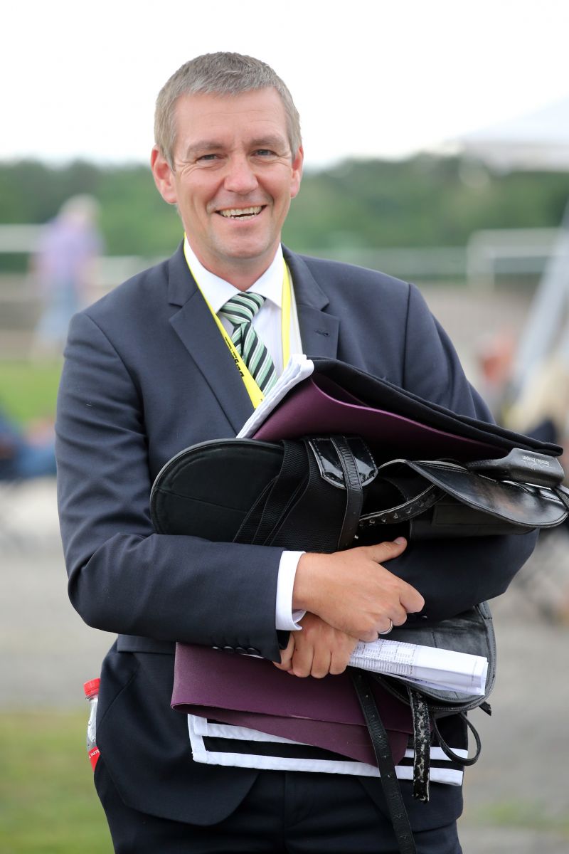 練馬師高立對馬圈喪失信心關倉