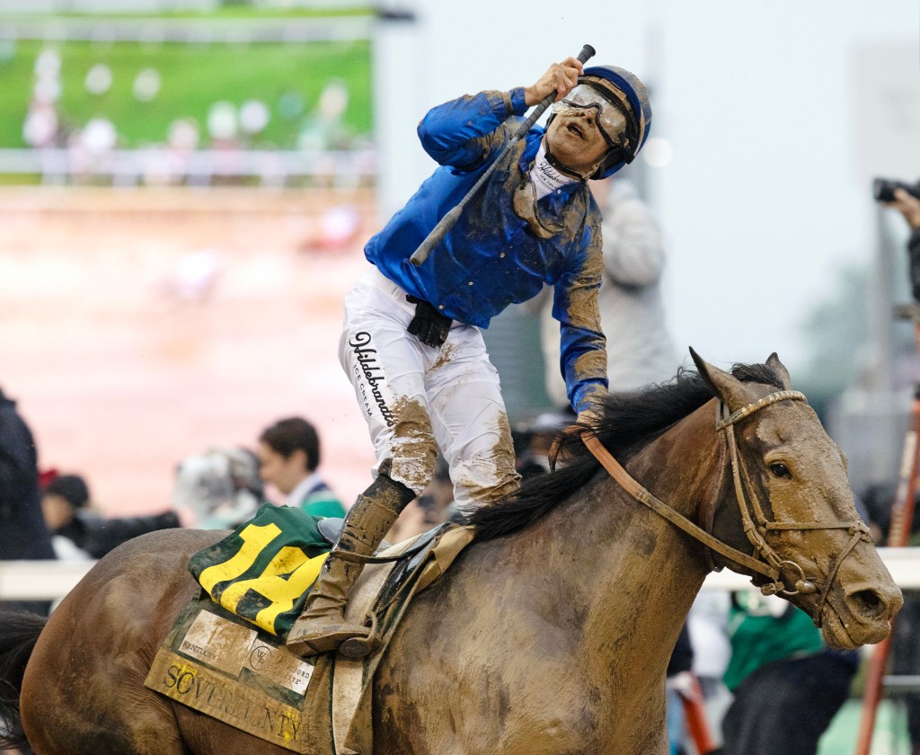 艾榮東用鞭過多被罰6萬2千美元