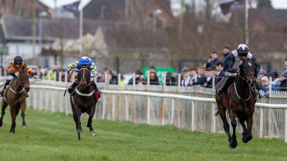 每日賽馬晚報（2026年3月18日），🇯🇵🇦🇪三匹東洋勇士大戰「波斯」，🇦🇺麥道朗週六一級賽手執「三匹大熱王牌」