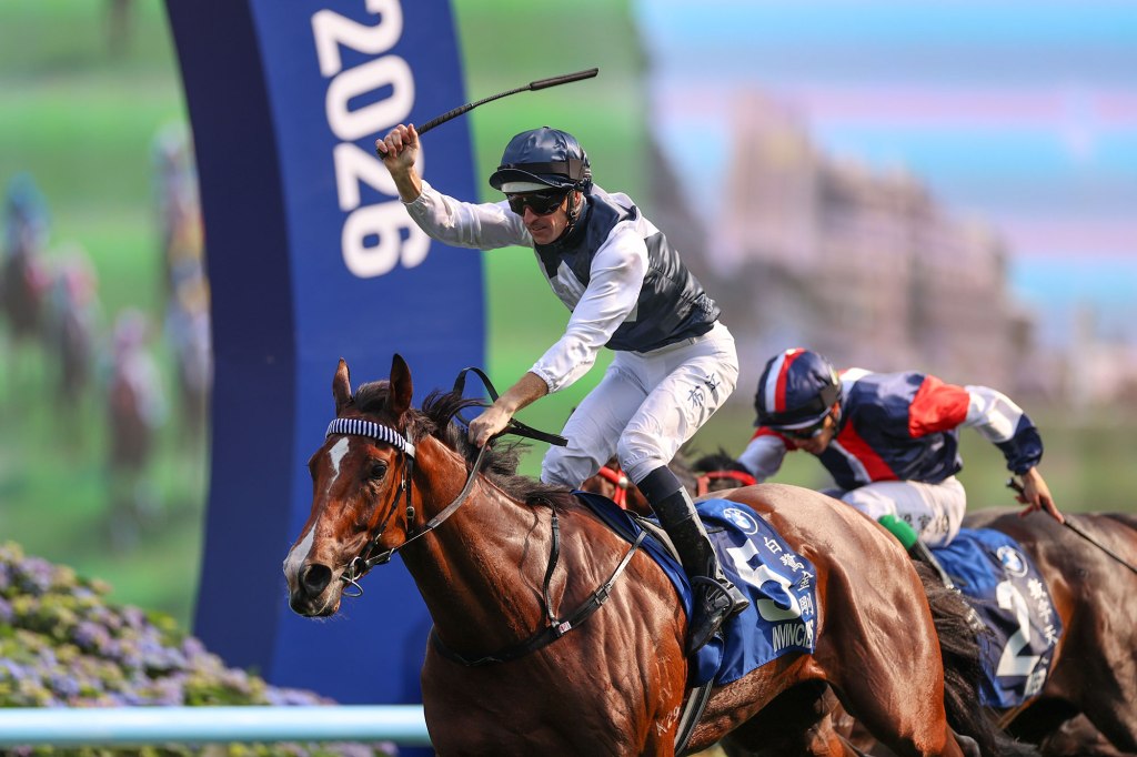 香港打吡大賽，白鷺金剛抓準時機